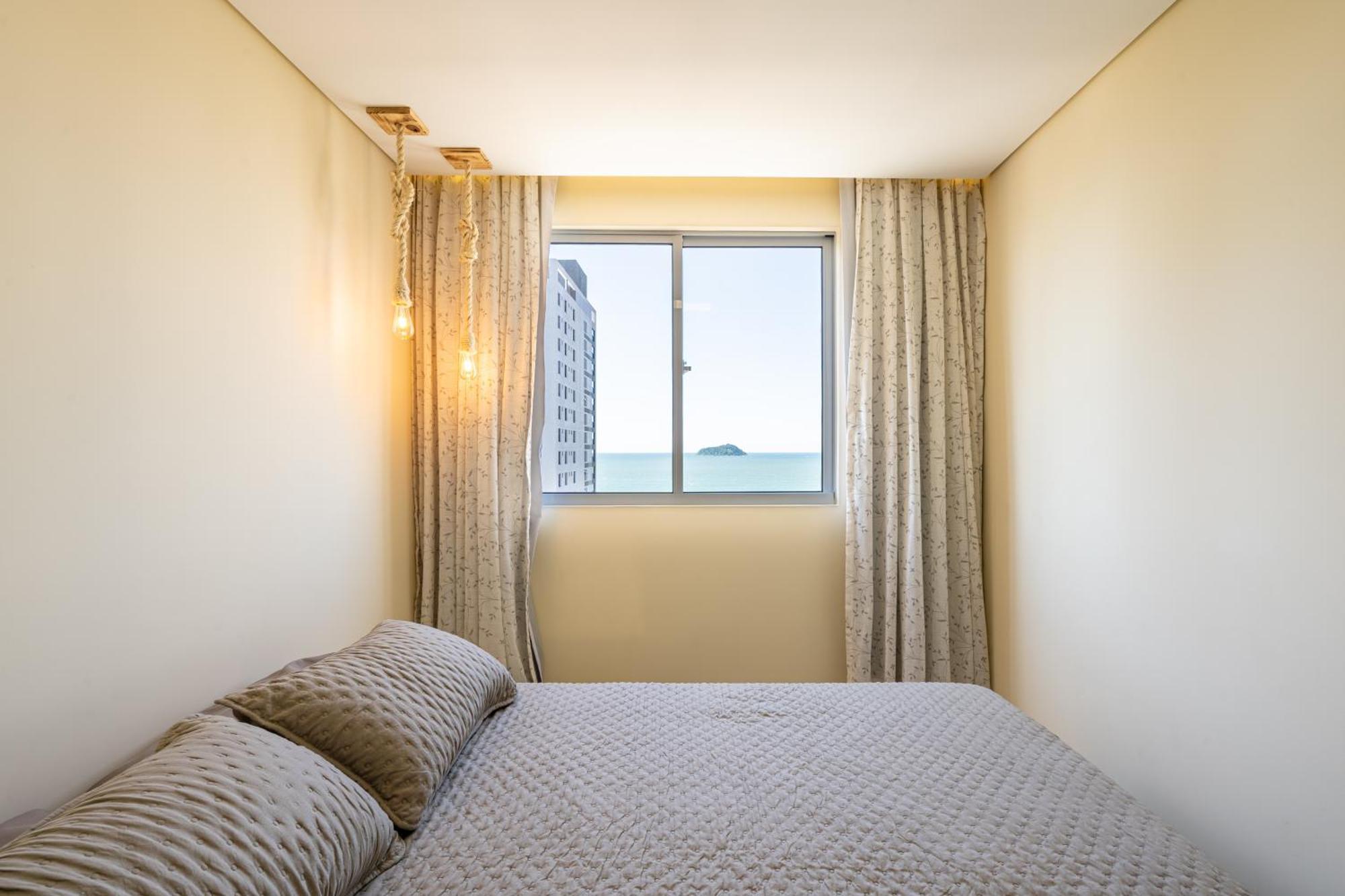 Beachfront Apartments: Ocean-view Oasis With Pool And Bbq Apartment