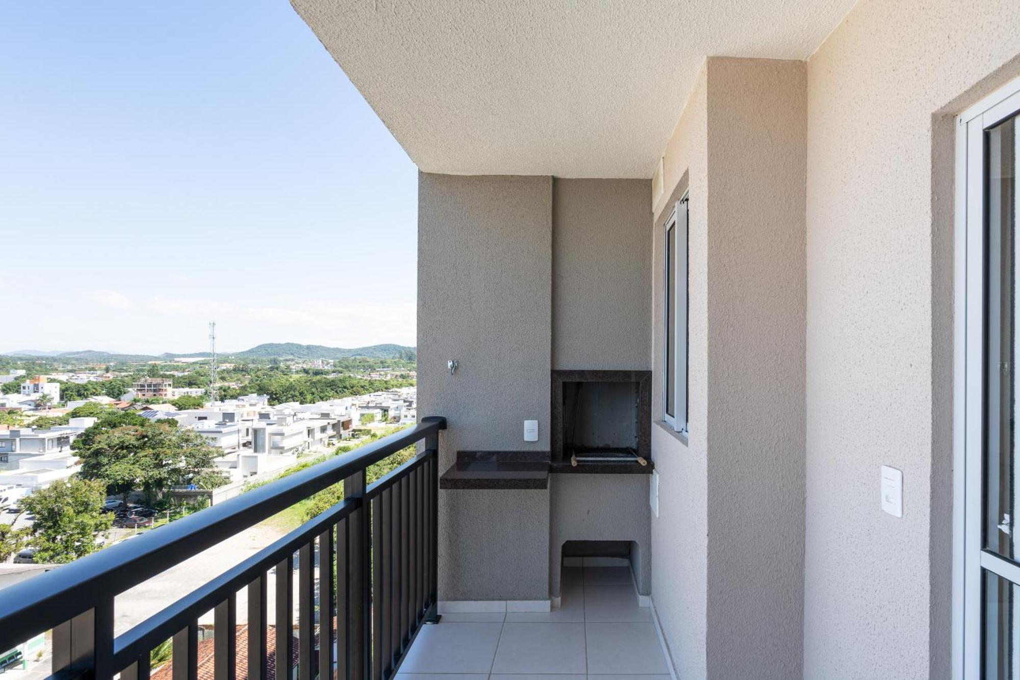 Beachfront Apartments: Ocean-view Oasis With Pool And Bbq Apartment *